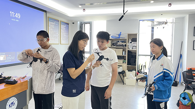 翱翔科技天空:昌平二中学子参加北航“飞临其境”无人机科普活动_图片7.png