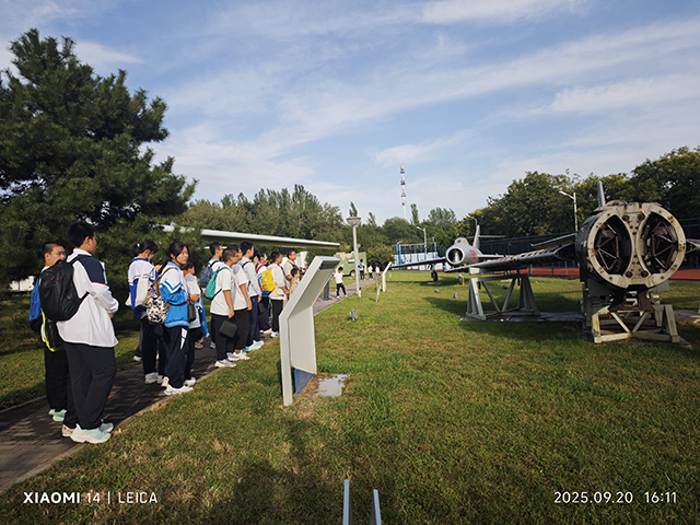 翱翔科技天空:昌平二中学子参加北航“飞临其境”无人机科普活动_图片10.png